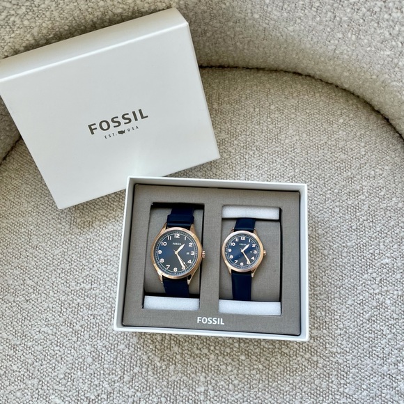 Fossil Wylie Three-Hand Navy Leather Watch Box Set - Picture 6 of 9